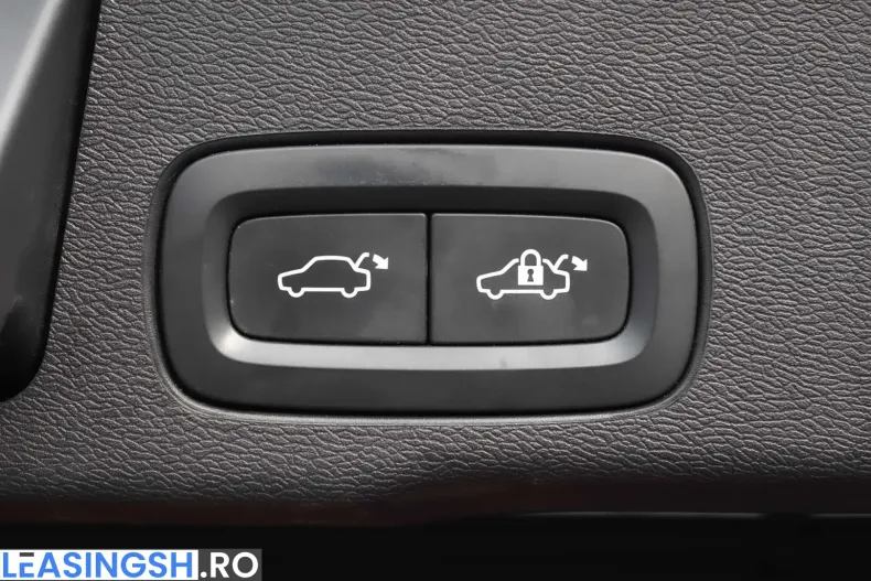Volvo XC60 din 2021 cu 129.960 km - oferta VOL235896 - foto 36