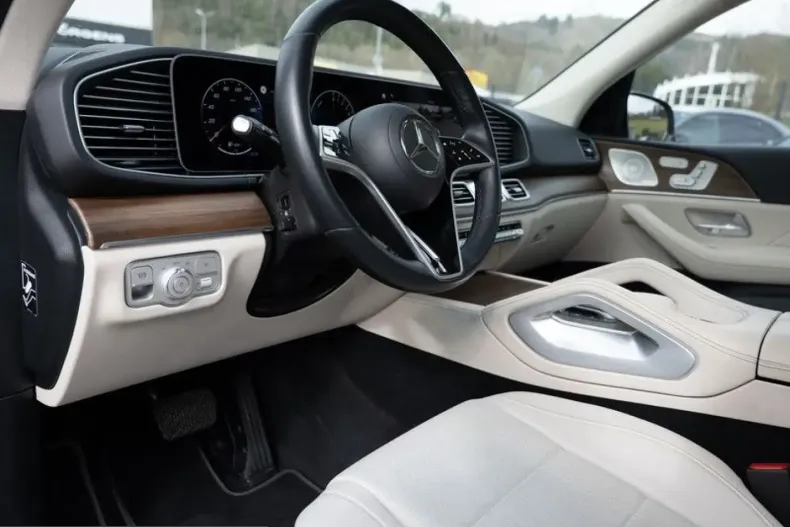 Mercedes-Benz GLE 400 (Clasa GLE) din 2024 cu 33.542 km - oferta MER235932 - foto 3