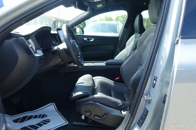 Volvo XC60 din 2025 cu 12.200 km - oferta VOL235974 - foto 8