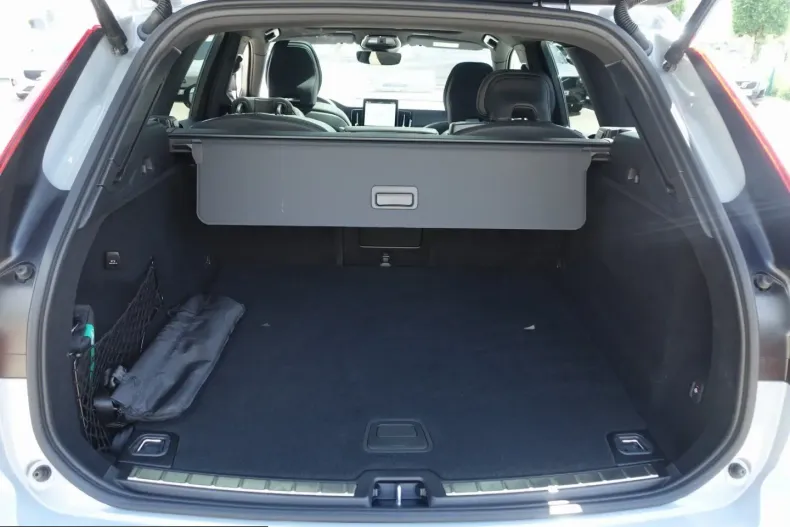 Volvo XC60 din 2025 cu 12.200 km - oferta VOL235974 - foto 13