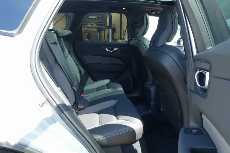 Volvo XC60 din 2025 cu 12.200 km - oferta VOL235974 - foto 17