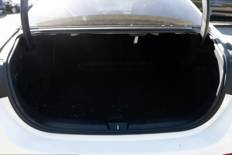 Mercedes-Benz E 200 (Clasa E) din 2025 cu 28.492 km - oferta MER236008 - foto 6
