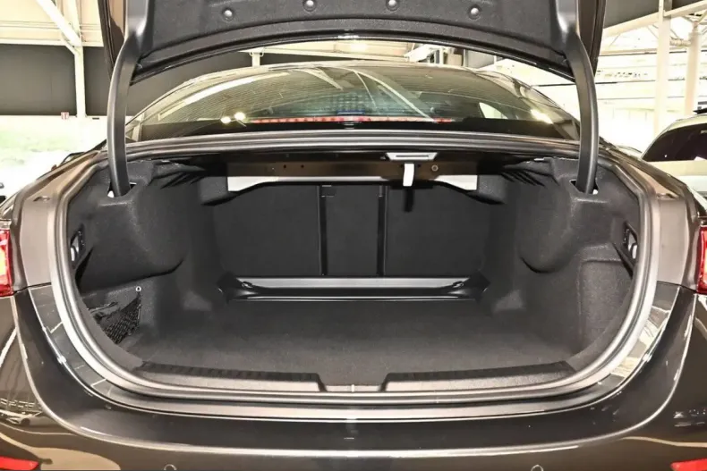 Mercedes-Benz E 450 (Clasa E) din 2025 cu 4.987 km - oferta MER236009 - foto 21