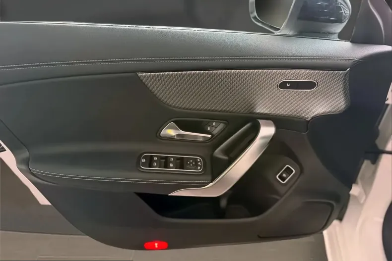 Mercedes-Benz CLA 180 (Clasa CLA) din 2025 cu 11.000 km - oferta MER236013 - foto 9