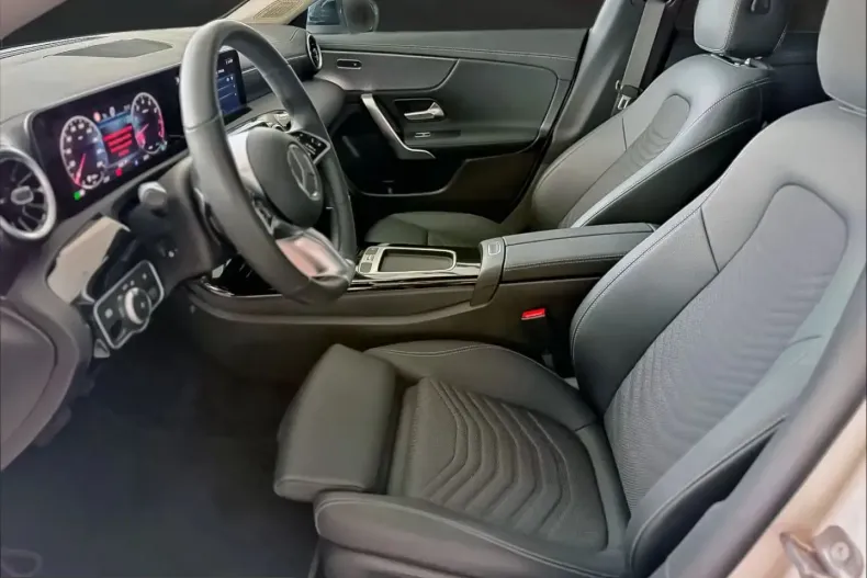 Mercedes-Benz CLA 180 (Clasa CLA) din 2025 cu 11.000 km - oferta MER236013 - foto 10