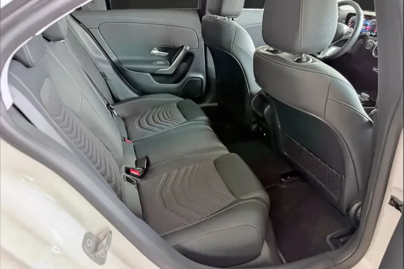 Mercedes-Benz CLA 180 (Clasa CLA) din 2025 cu 11.000 km - oferta MER236013 - foto 13
