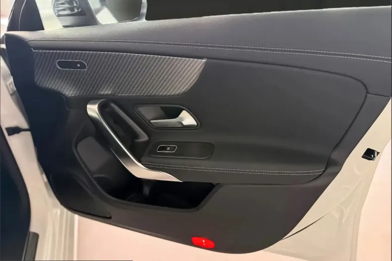 Mercedes-Benz CLA 180 (Clasa CLA) din 2025 cu 11.000 km - oferta MER236013 - foto 14