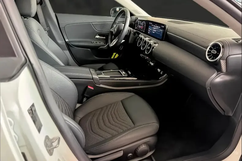 Mercedes-Benz CLA 180 (Clasa CLA) din 2025 cu 11.000 km - oferta MER236013 - foto 15