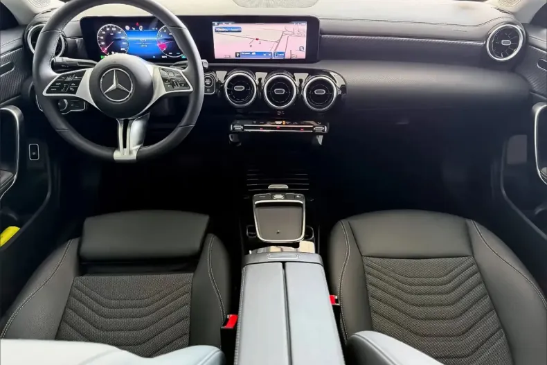Mercedes-Benz CLA 180 (Clasa CLA) din 2025 cu 11.000 km - oferta MER236013 - foto 16