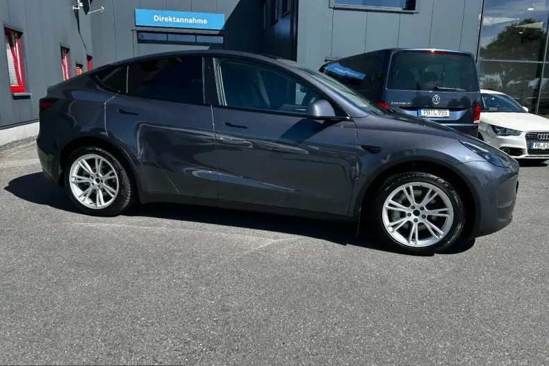 Tesla Model Y din 2023 cu 60.250 km - oferta TES236067 - foto 4