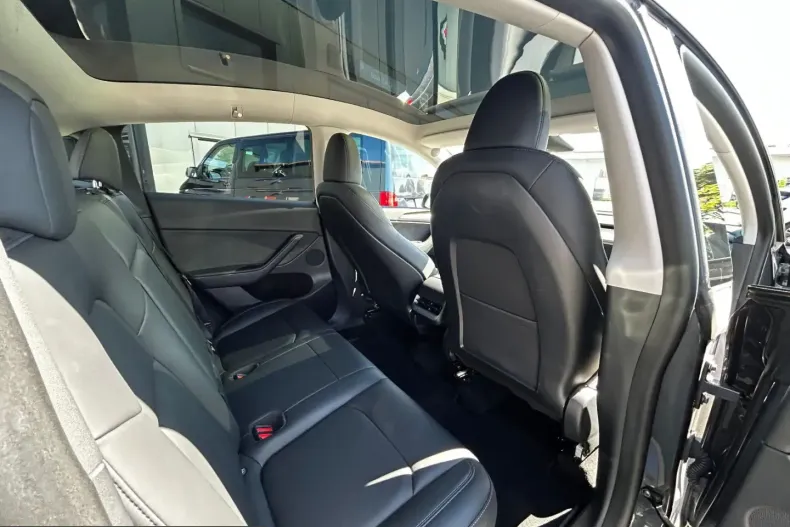 Tesla Model Y din 2023 cu 60.250 km - oferta TES236067 - foto 10