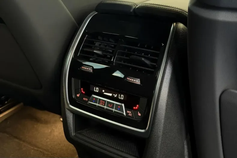 BMW XM (Seria X) din 2024 cu 26.640 km - oferta BMW236081 - foto 11