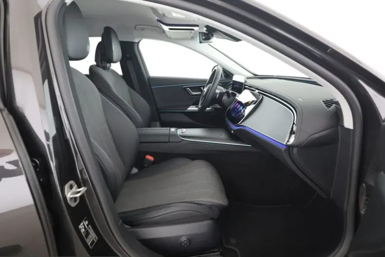 Mercedes-Benz E 220 (Clasa E) din 2025 cu 13.100 km - oferta MER236100 - foto 9