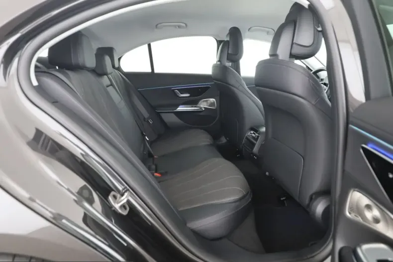 Mercedes-Benz E 220 (Clasa E) din 2025 cu 13.100 km - oferta MER236100 - foto 13
