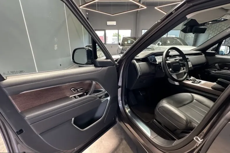 Land Rover Range Rover din 2023 cu 17.500 km - oferta LAN236103 - foto 7