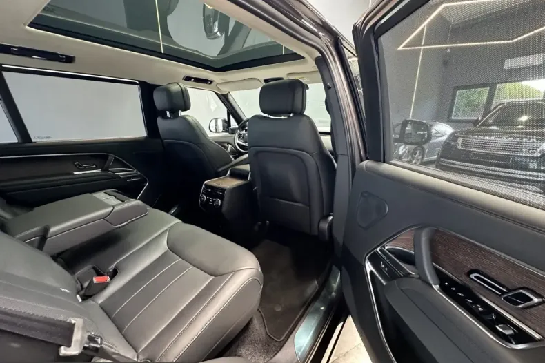Land Rover Range Rover din 2023 cu 17.500 km - oferta LAN236103 - foto 29