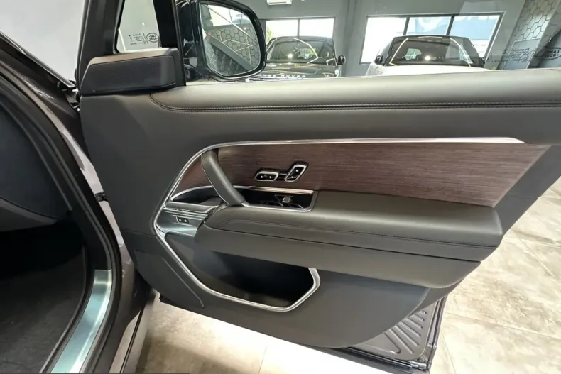 Land Rover Range Rover din 2023 cu 17.500 km - oferta LAN236103 - foto 32