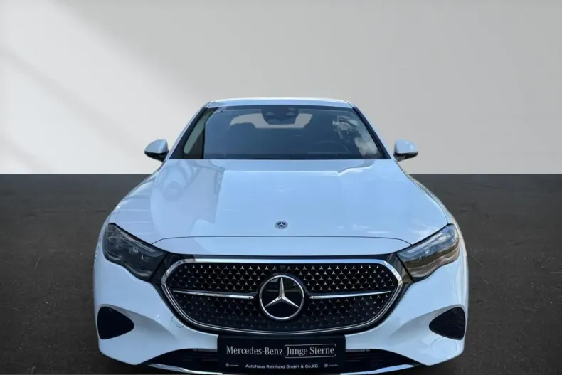 Mercedes-Benz E 220 (Clasa E) din 2025 cu 4.480 km - oferta MER236179 - foto 3