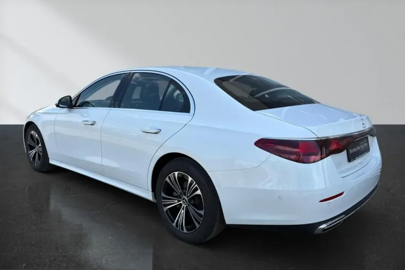 Mercedes-Benz E 220 (Clasa E) din 2025 cu 4.480 km - oferta MER236179 - foto 5