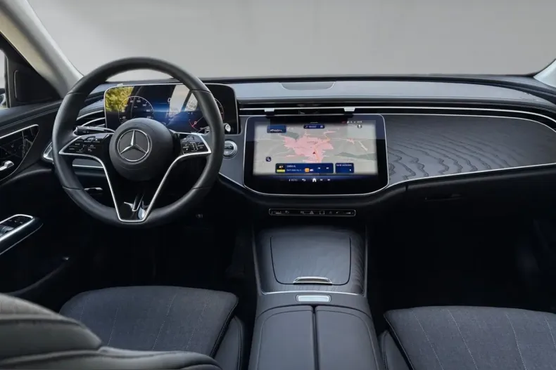 Mercedes-Benz E 220 (Clasa E) din 2025 cu 4.480 km - oferta MER236179 - foto 12