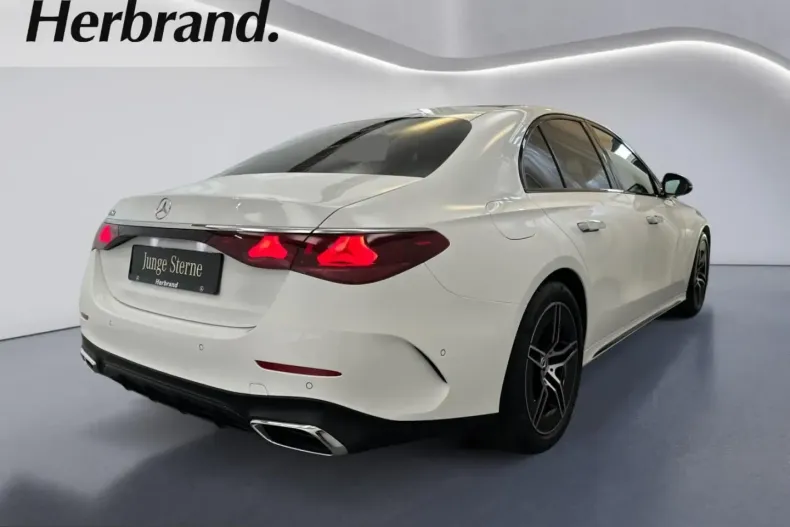 Mercedes-Benz E 220 (Clasa E) din 2025 cu 24.218 km - oferta MER236190 - foto 3