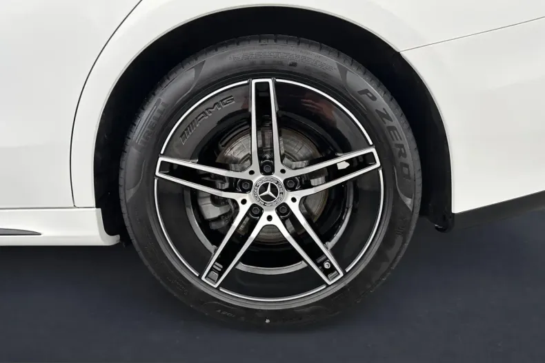 Mercedes-Benz E 220 (Clasa E) din 2025 cu 24.218 km - oferta MER236190 - foto 5