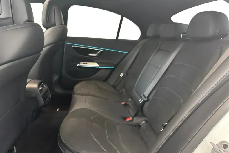 Mercedes-Benz E 220 (Clasa E) din 2025 cu 24.218 km - oferta MER236190 - foto 12