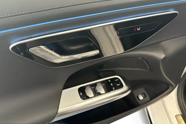 Mercedes-Benz E 220 (Clasa E) din 2025 cu 24.218 km - oferta MER236190 - foto 14
