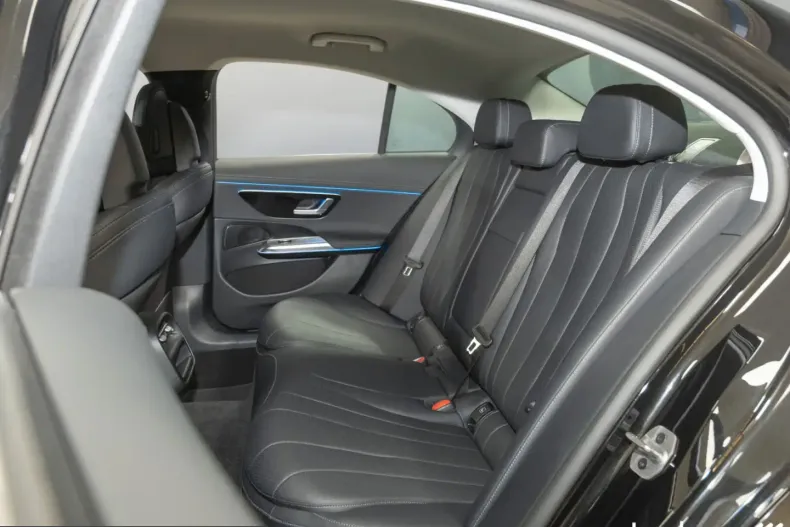 Mercedes-Benz E 220 (Clasa E) din 2025 cu 37.778 km - oferta MER236194 - foto 13