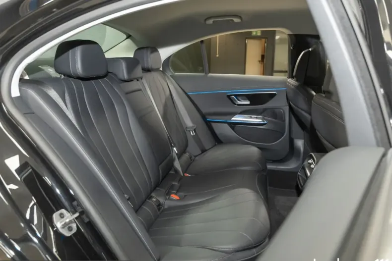 Mercedes-Benz E 220 (Clasa E) din 2025 cu 37.778 km - oferta MER236194 - foto 14