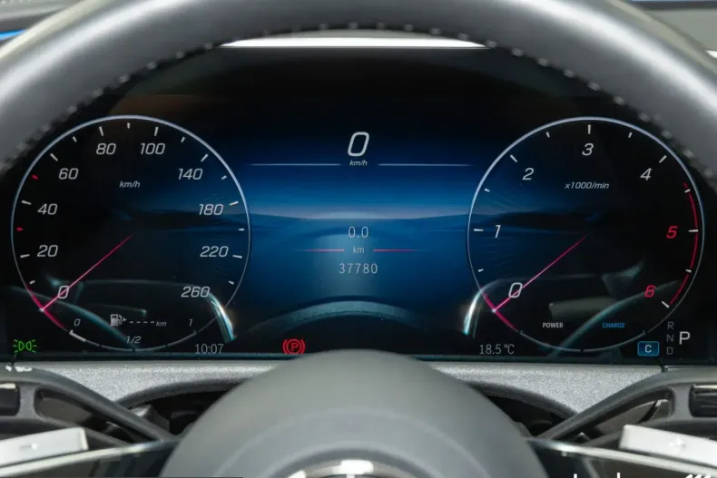 Mercedes-Benz E 220 (Clasa E) din 2025 cu 37.778 km - oferta MER236194 - foto 19