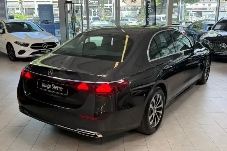Mercedes-Benz E 220 (Clasa E) din 2025 cu 19.468 km - oferta MER236199 - foto 7