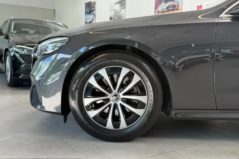 Mercedes-Benz E 220 (Clasa E) din 2025 cu 19.468 km - oferta MER236199 - foto 8
