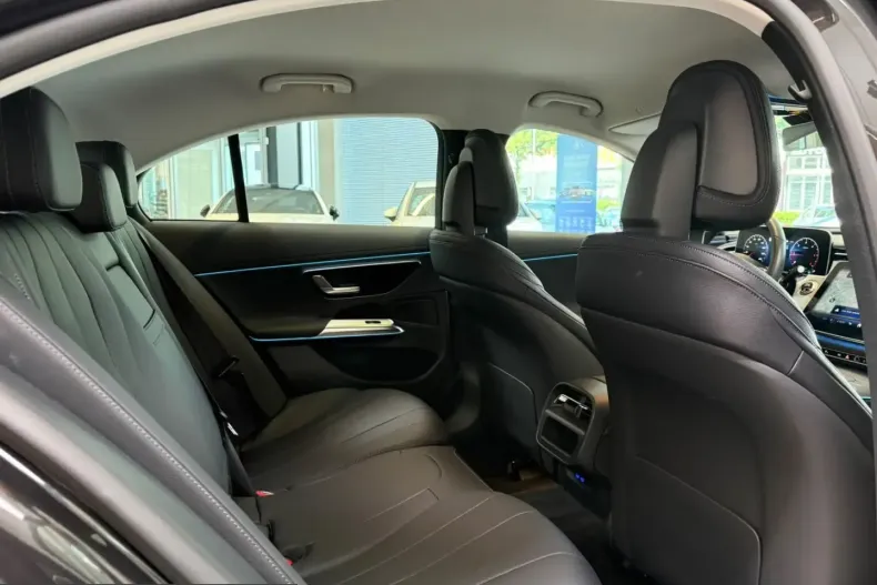 Mercedes-Benz E 220 (Clasa E) din 2025 cu 19.468 km - oferta MER236199 - foto 15