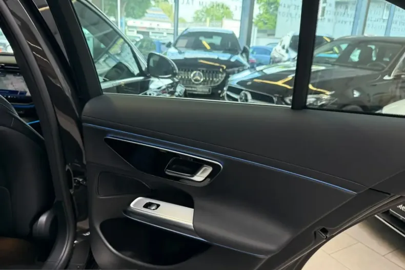 Mercedes-Benz E 220 (Clasa E) din 2025 cu 19.468 km - oferta MER236199 - foto 17