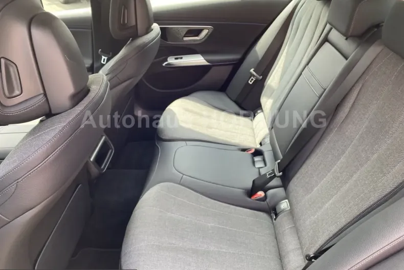 Mercedes-Benz E 220 (Clasa E) din 2025 cu 9.942 km - oferta MER236203 - foto 12