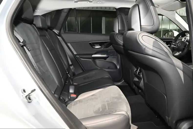 Mercedes-Benz GLC 300 (Clasa GLC) din 2025 cu 5.698 km - oferta MER236236 - foto 9
