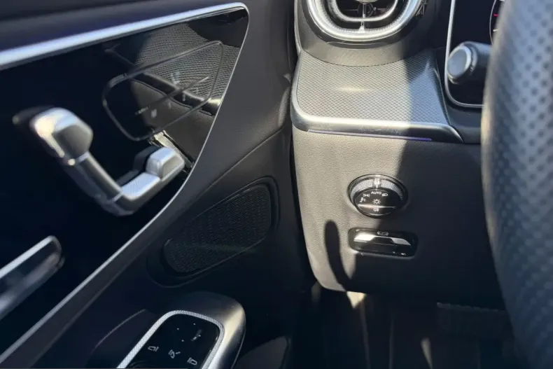 Mercedes-Benz GLC 300 (Clasa GLC) din 2025 cu 28.400 km - oferta MER236238 - foto 15