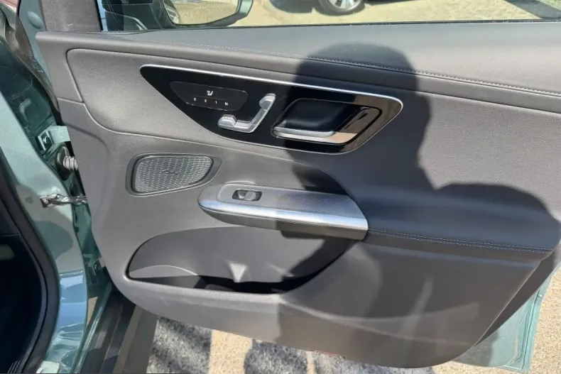 Mercedes-Benz GLC 300 (Clasa GLC) din 2025 cu 28.400 km - oferta MER236238 - foto 16