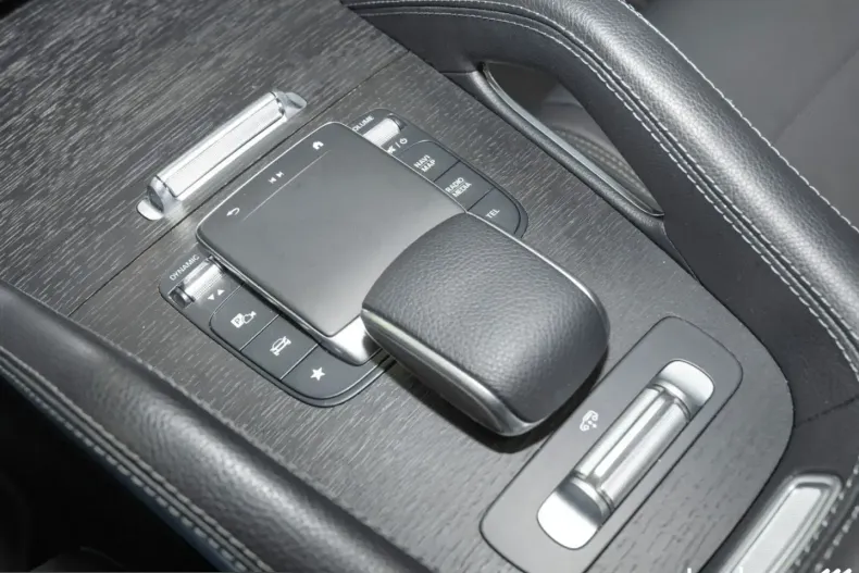 Mercedes-Benz GLE 400 (Clasa GLE) din 2024 cu 26.360 km - oferta MER236270 - foto 25