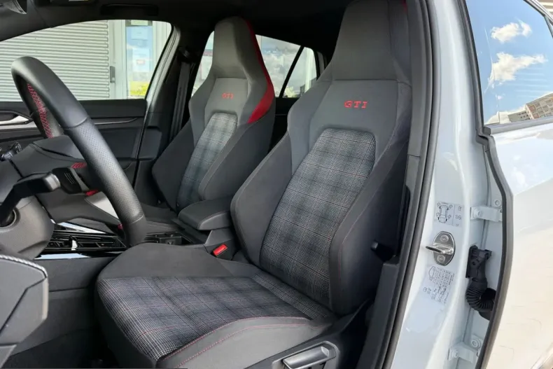 Volkswagen Golf din 2024 cu 25.500 km - oferta VOL236271 - foto 10