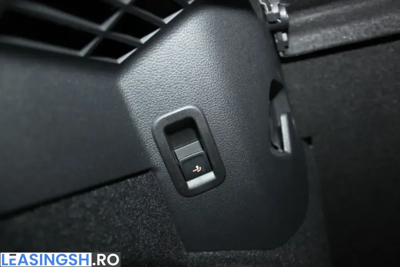 Volkswagen Golf din 2024 cu 43.900 km - oferta VOL236274 - foto 10