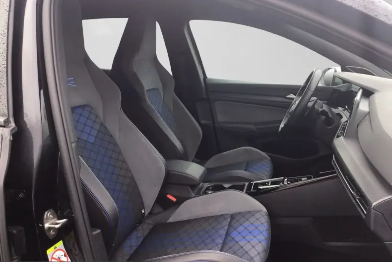 Volkswagen Golf din 2022 cu 61.649 km - oferta VOL236275 - foto 3
