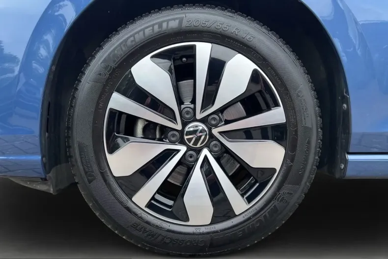 Volkswagen Golf din 2025 cu 21.680 km - oferta VOL236276 - foto 5