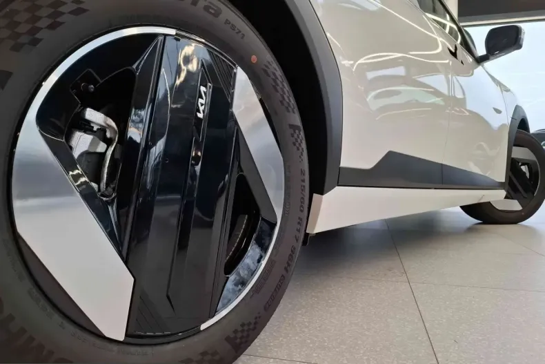 Kia EV4 din 2026 cu 51 km - oferta KIA236302 - foto 3