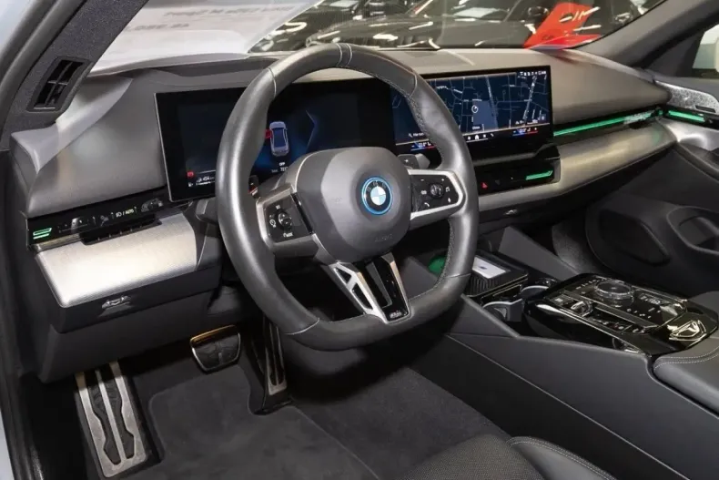 BMW 530 (Seria 5) din 2024 cu 72.369 km - oferta BMW236321 - foto 5