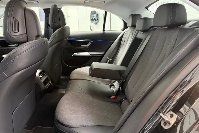 Mercedes-Benz E 220 (Clasa E) din 2025 cu 24.019 km - oferta MER236385 - foto 16