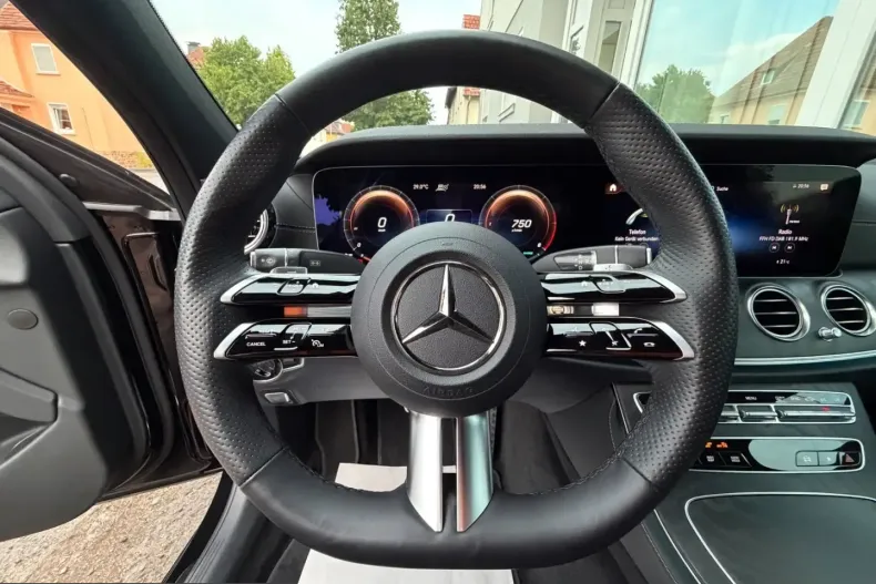 Mercedes-Benz E 300 (Clasa E) din 2023 cu 59.999 km - oferta MER236388 - foto 12