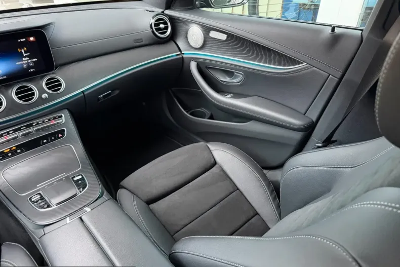 Mercedes-Benz E 300 (Clasa E) din 2023 cu 59.999 km - oferta MER236388 - foto 14