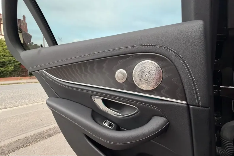 Mercedes-Benz E 300 (Clasa E) din 2023 cu 59.999 km - oferta MER236388 - foto 19